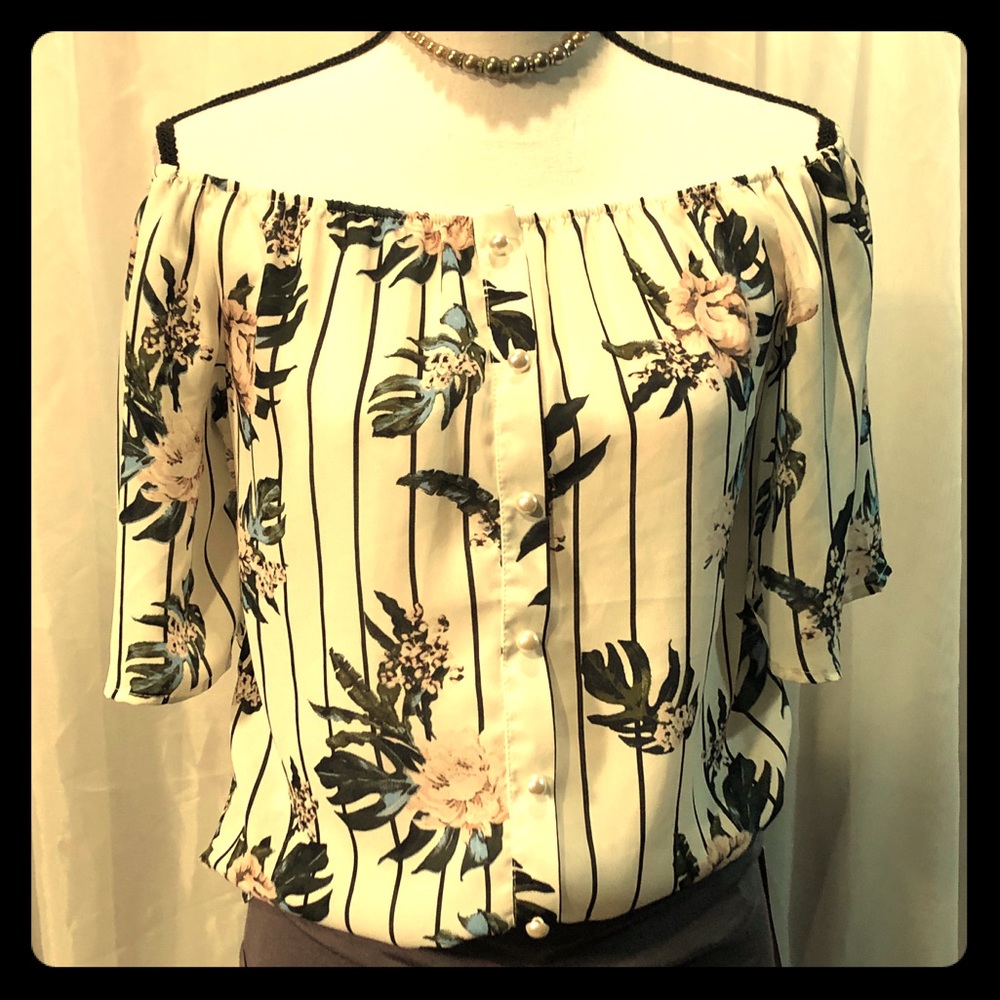 Daytrip Light Cold Shoulder Option Flowered Top